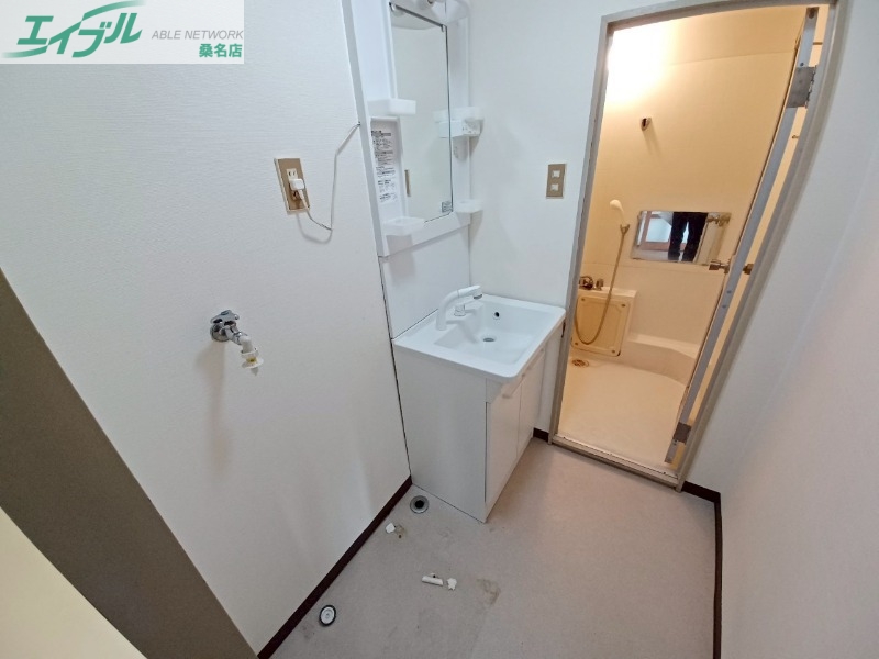 洗面設備　同物件別部屋の写真となります