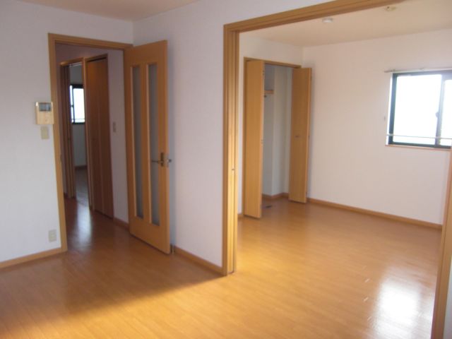 居室・リビング　洋室とダイニングスペースを併せて使用されるもの！