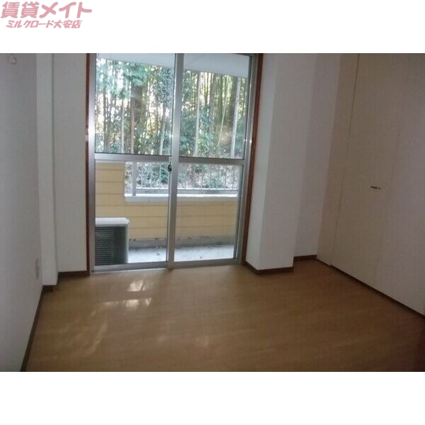 居室・リビング　同型参考写真