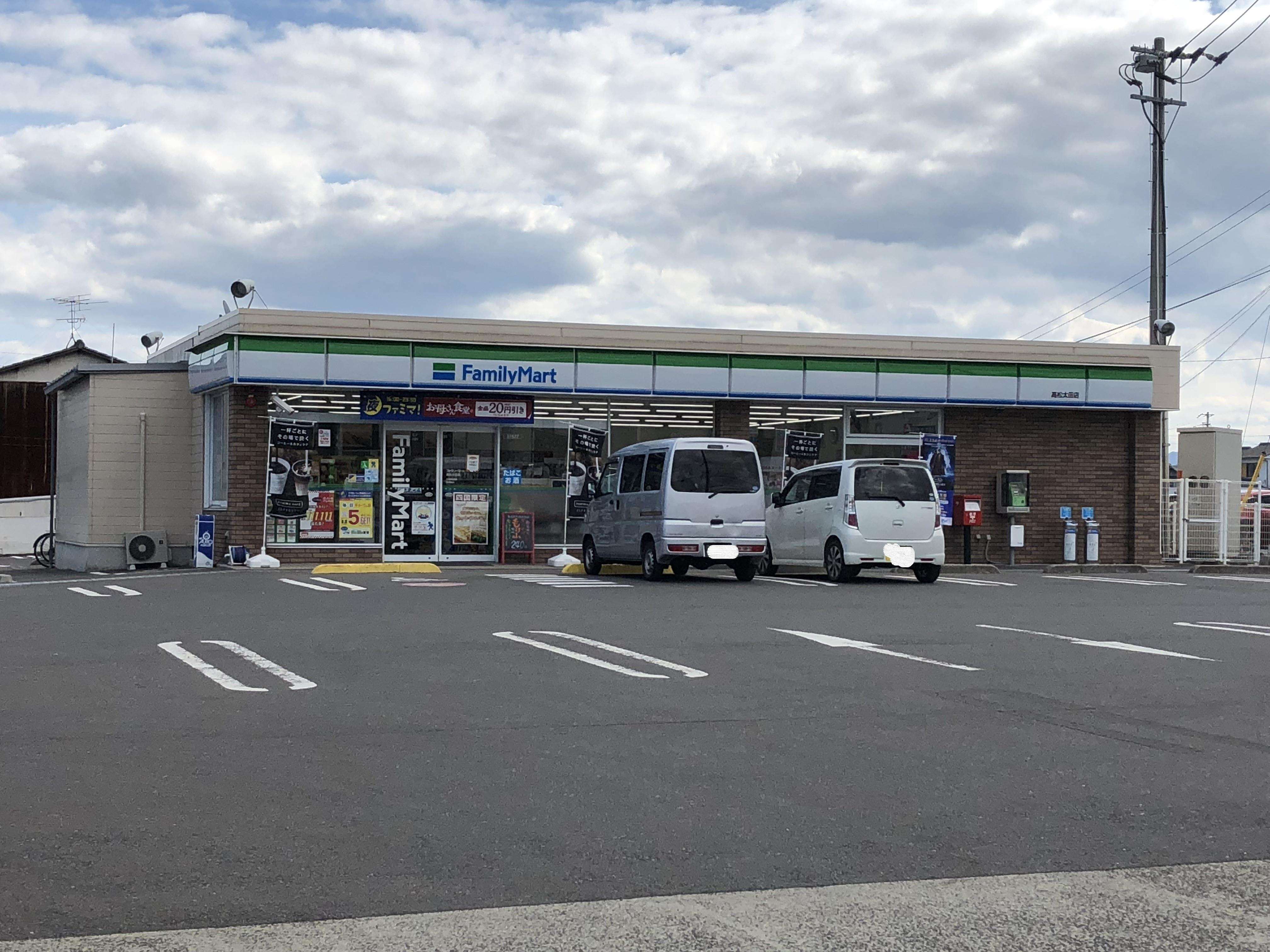 コンビニ　ファミリーマートサンフラワー通り店（コンビニ）まで700m