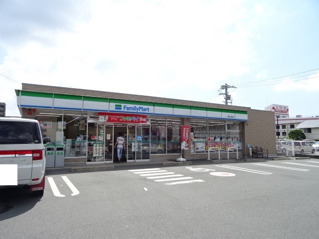 コンビニ　ファミリーマート（コンビニ）まで617m