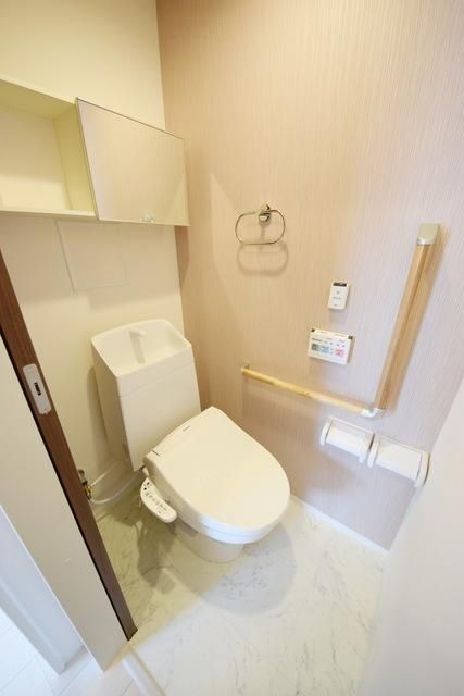 トイレ　★シャワートイレ完備★