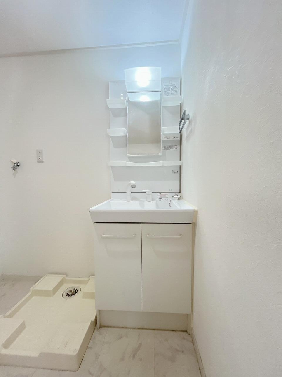 洗面設備　シャンプードレッサー・洗濯機置場