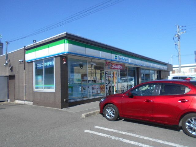 コンビニ　ファミリーマート和歌山小雑賀店（コンビニ）まで300m