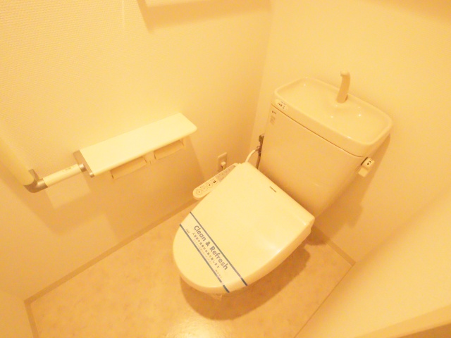 トイレ　※別室の参考写真の為、現況優先です。