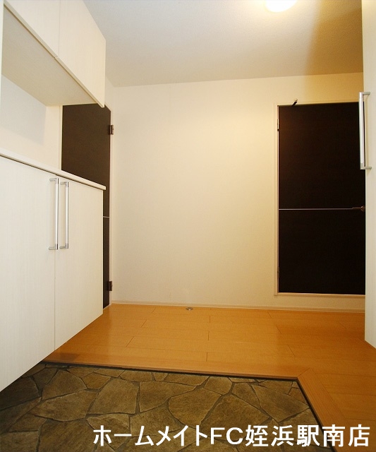 玄関　★玄関収納も充実！靴が多くても大丈夫♪★参考写真