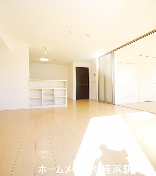 居室・リビング　★南向きで角部屋！明るいお部屋です♪★参考写真