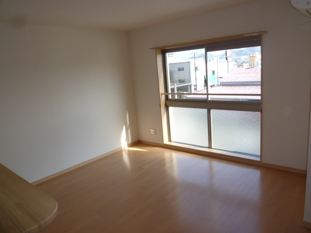 居室・リビング　リビング広々１３帖