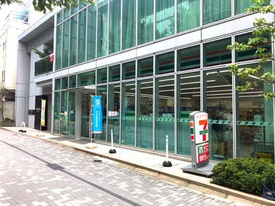 コンビニ　セブンイレブン六本木7丁目店（コンビニ）まで82m