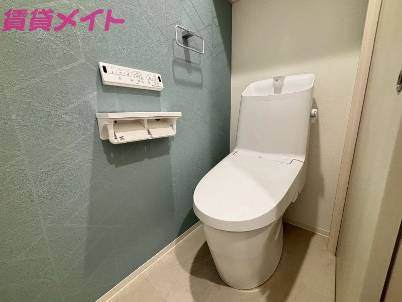 トイレ　同物件別部屋の写真です