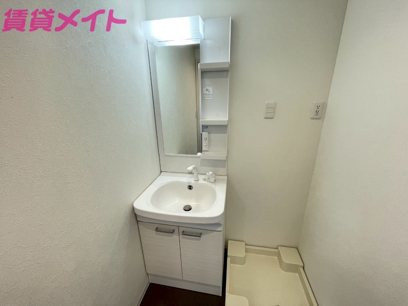 洗面設備　同物件別部屋の写真です