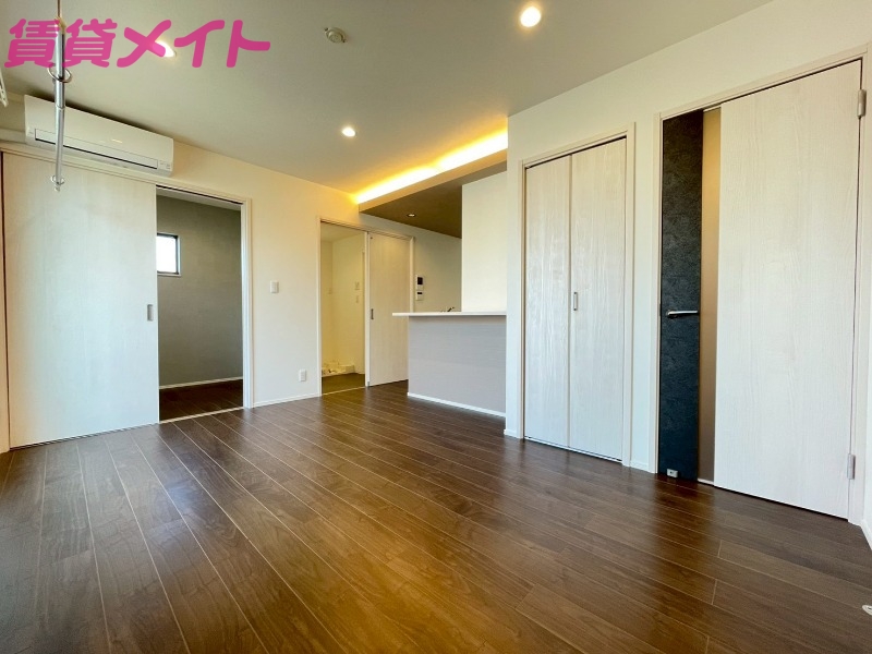 居室・リビング　同物件別部屋の写真です