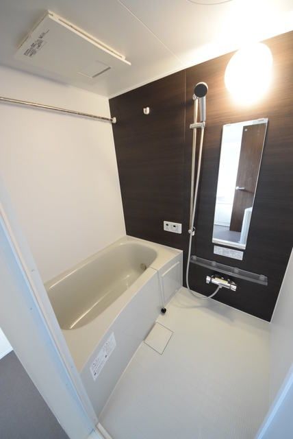 バス・シャワールーム　浴室乾燥機付きバス