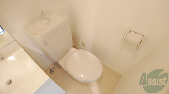 トイレ　洋式便座です。便利で使い勝手がいいですね。