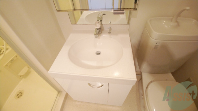 洗面設備　洗面台です。用途に合わせて使うことが出来ますね。