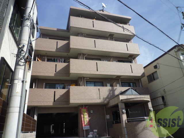 建物外観　落ち着いた色合いの外観