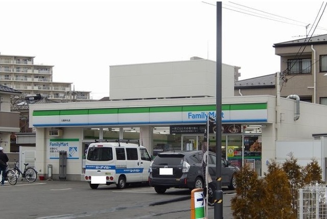 コンビニ　ファミリーマート（コンビニ）まで450m