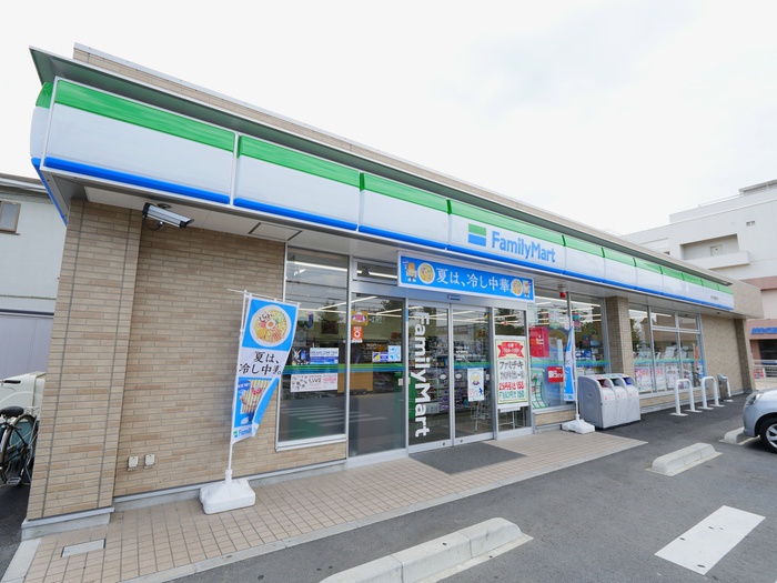 コンビニ　ファミリーマート坂戸薬師町店（コンビニ）まで550m