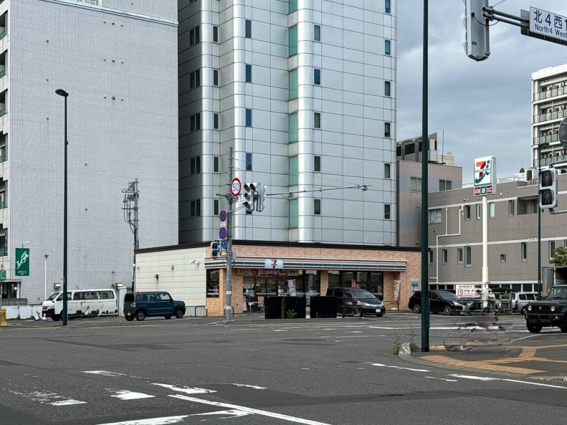 コンビニ　セブンイレブン札幌北5条店（コンビニ）まで140m