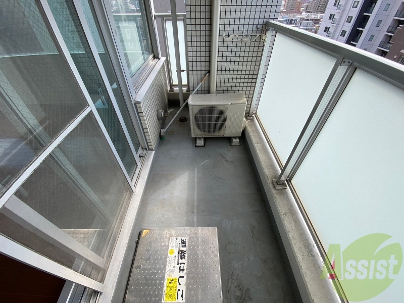 バルコニー　バルコニーは幅があり、広い印象を受けました。