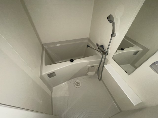 バス・シャワールーム　コンパクトで使いやすいお風呂です