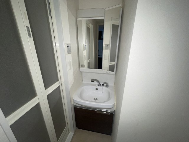 洗面設備　コンパクトで使いやすい洗面所