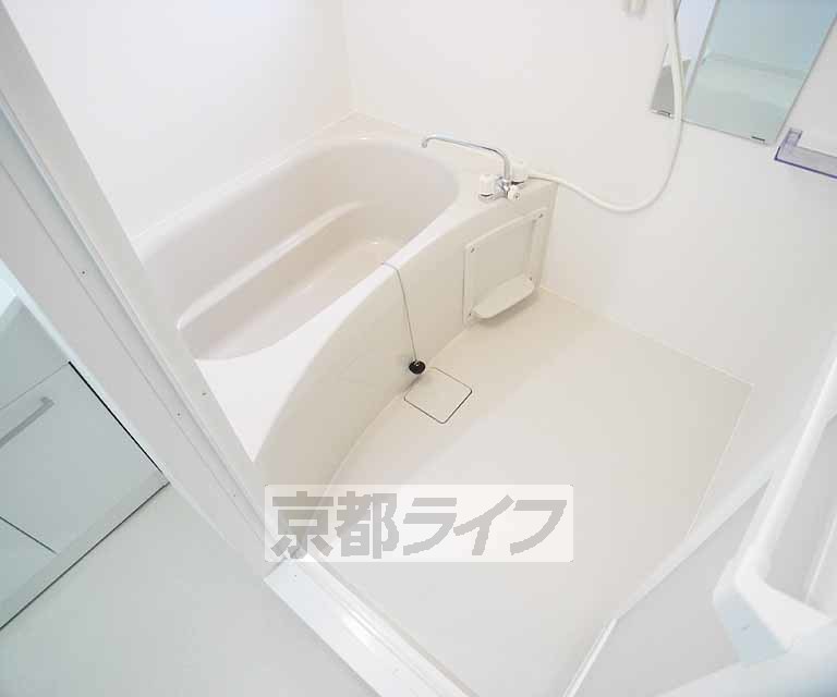 バス・シャワールーム　全改装ですべて新品の１ＬＤＫです