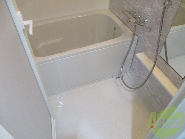 バス・シャワールーム　広々して清潔ですね。