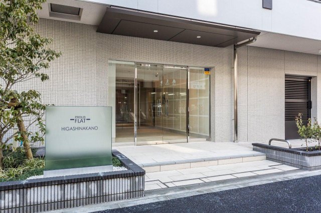 エントランス　落ち着いたエントランスです