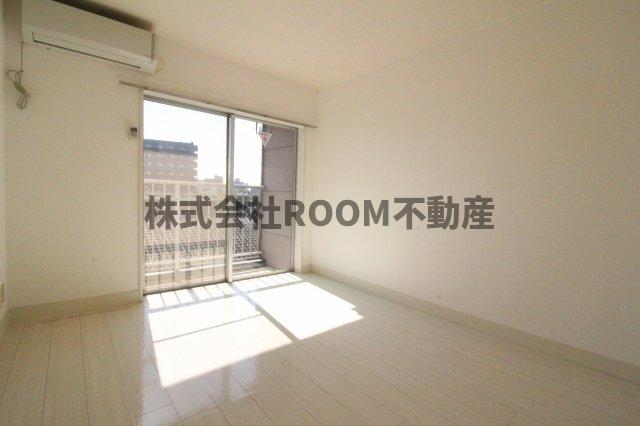 その他部屋・スペース　開放的な寝室です