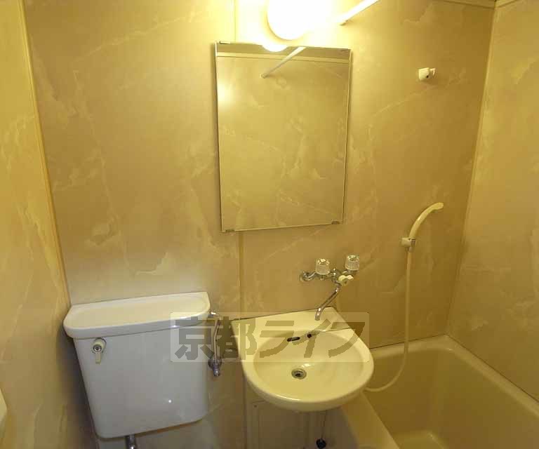 洗面設備　綺麗な洗面所です。