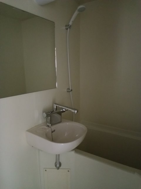 バス・シャワールーム　同物件、別号室