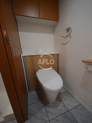 トイレ　リーガル四ツ橋立売堀II　温水洗浄便座