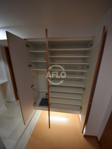 収納　リーガル四ツ橋立売堀II　収納