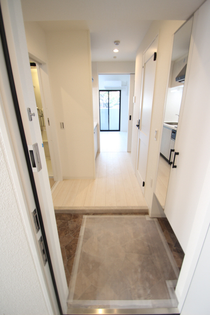 玄関　同タイプ別室の参考写真です。※現況優先