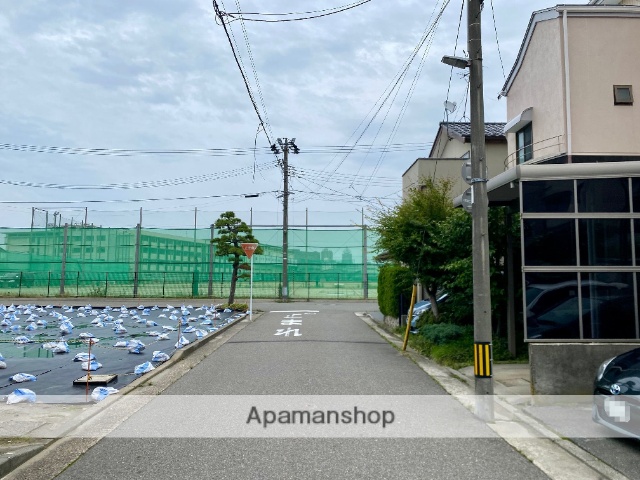 その他　前面道路（その他）まで0m