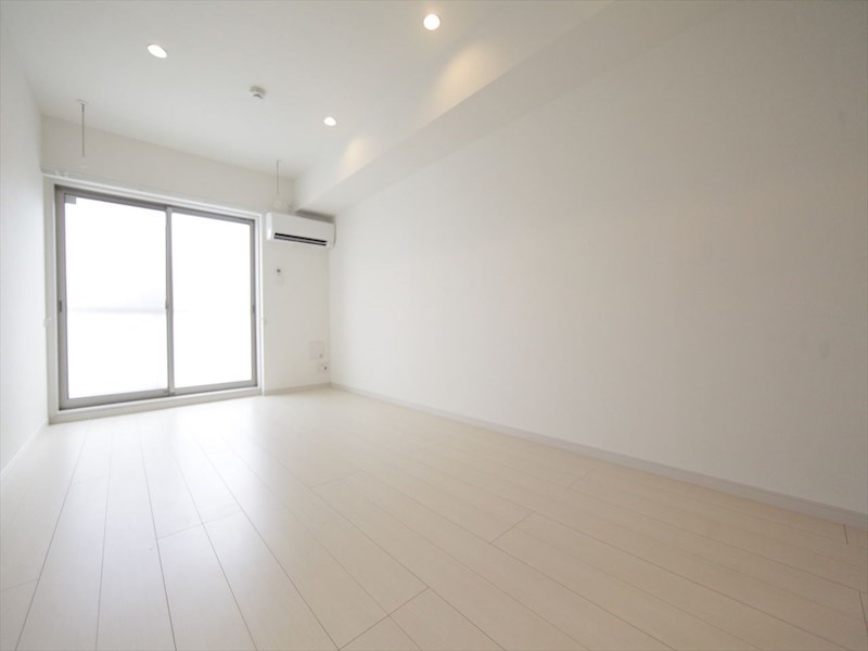 バルコニー　洋室9.2帖　エアコン完備　南面バルコニー