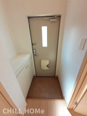 玄関　当社、チルホームのHPもご覧ください(^^)/物件情報多数♪