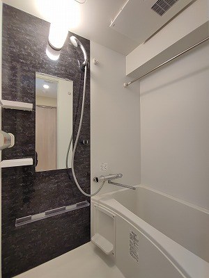 バス・シャワールーム　同建物の別部屋の写真です。