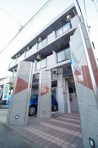 エントランス　しっかりとした外観♪