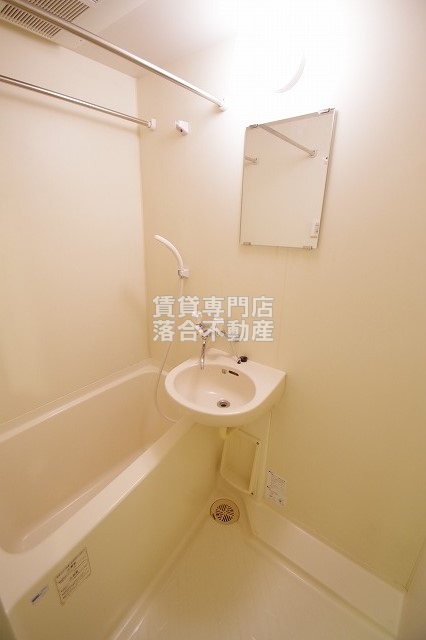 バス・シャワールーム　コンパクトで使いやすいお風呂