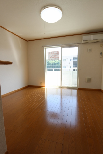 居室・リビング　・別号室参考写真