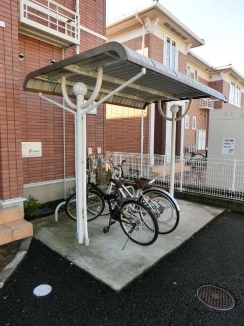 その他共有部分　屋根付きの駐輪場です。