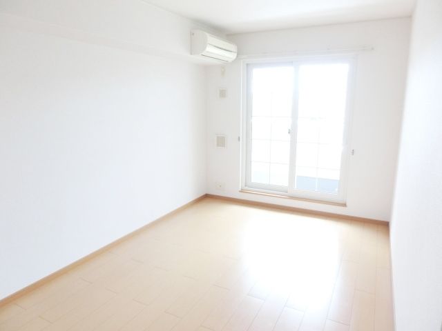 居室・リビング　明るいリビングスペースです