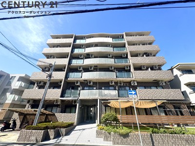 建物外観　オートロックで外部の人間が簡単に出入りできないため安心です。