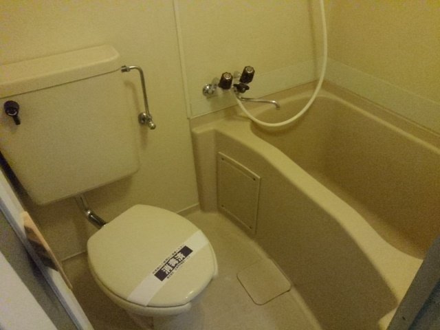 バス・シャワールーム　コンパクトで使いやすいお風呂です