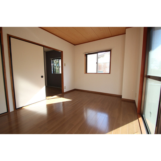 居室・リビング　内装写真は全て１０３号室です