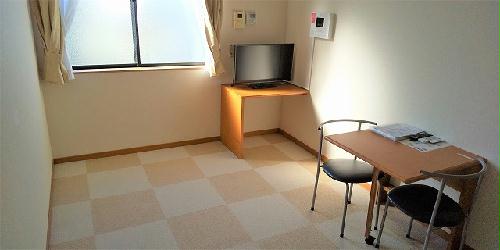 居室・リビング　２階のお部屋はカーペット仕様