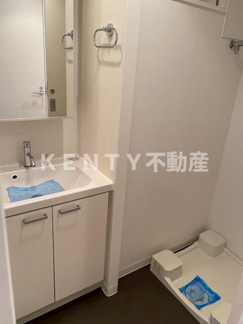 洗面設備　明るい洗面所です