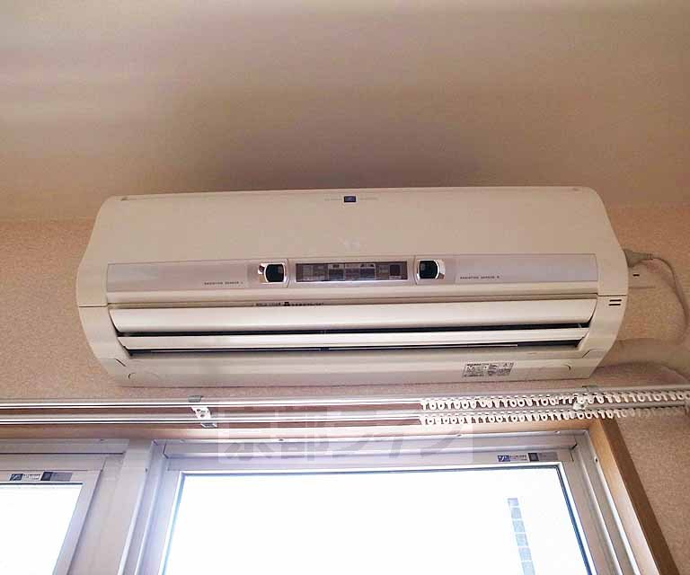 その他設備　リビングにエアコン完備です・